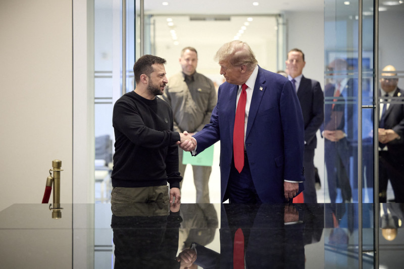 Guerre en Ukraine : Trump force la main à Zelensky… Mais à quel prix ?