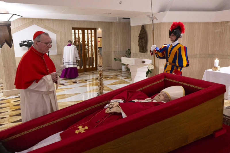 Obsèques du pape François : un détail inattendu bouleverse la cérémonie…
