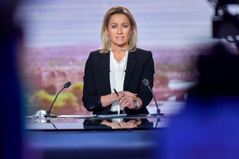 Anne-Sophie Lapix virée du 20 Heures : ce geste inattendu en direct qui interroge