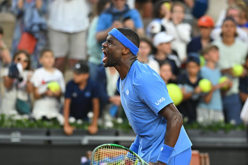 Frances Tiafoe fait vibrer Roland-Garros : l’Américain en quête d’exploit face à Musetti