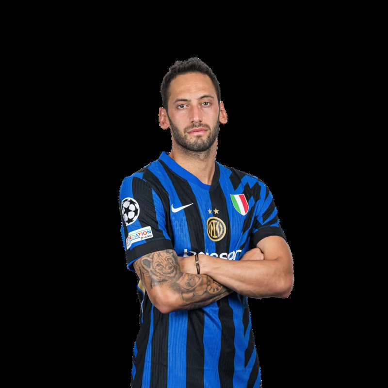 Hakan Çalhanoğlu brille en Ligue des champions : où suivre ses exploits en direct sur TRT 1 et les plateformes populaires