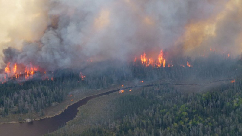 Incendies au Canada : des fumées toxiques et des milliers d’évacués, une situation hors de contrôle