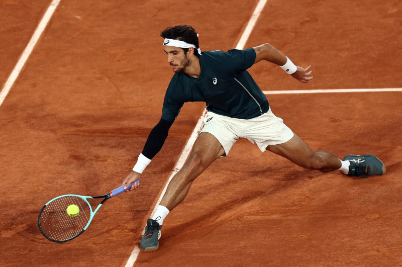 Musetti fait vibrer Roland-Garros : duel électrique face à Tiafoe et qualification historique