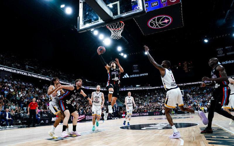 Paris Basketball – JL Bourg : l’Adidas Arena vibre, Omar Sy et le PBB à un match de la finale