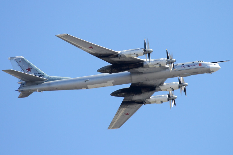TU-95 : Le Bombardier Russe Stratégiquement Frappé, un Tournant dans la Guerre Aérienne