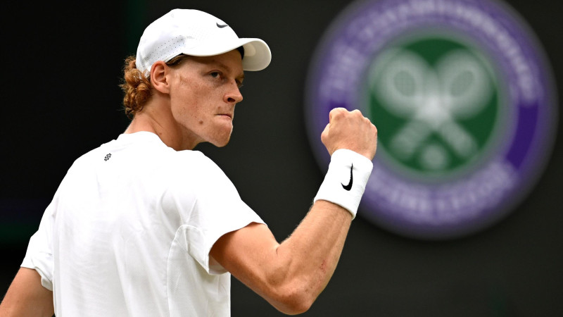 Wimbledon : Jannik Sinner à la recherche d’un nouvel entraîneur, Boris Becker cité parmi les options