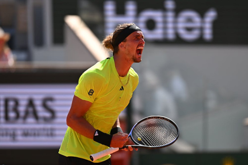 Zverev surclasse Cobolli à Roland-Garros 2025 : cap sur les huitièmes de finale
