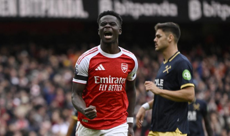 Arsenal s'impose 2-0 face à West Ham et renforce son leadership