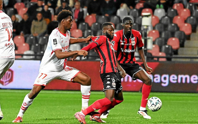 Guingamp frustré par un Nancy tenace malgré l'infériorité numérique