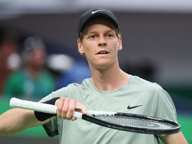 Jannik Sinner abandonne à Shanghai : blessure et fin de rêve pour le champion en titre