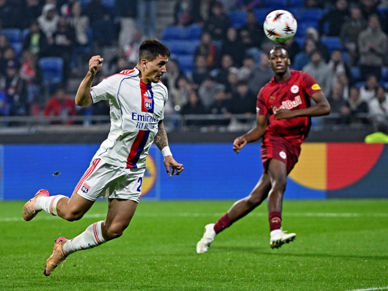 Lyon brille en Europa League : Karabec propulse Satriano vers son premier but