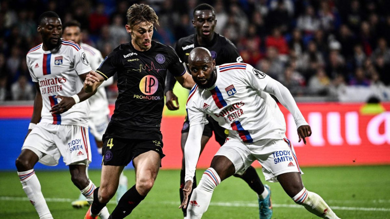 Lyon chavire en fin de match face à un Toulouse revigoré