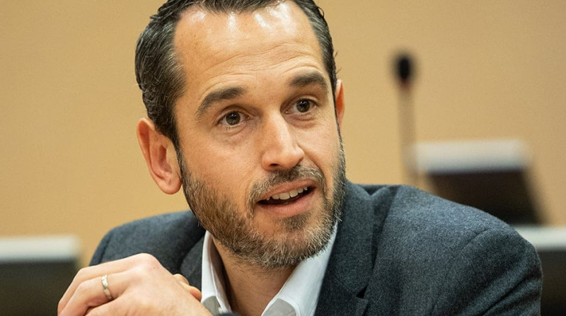 Pierre Jouvet brandit la menace de censure contre Lecornu