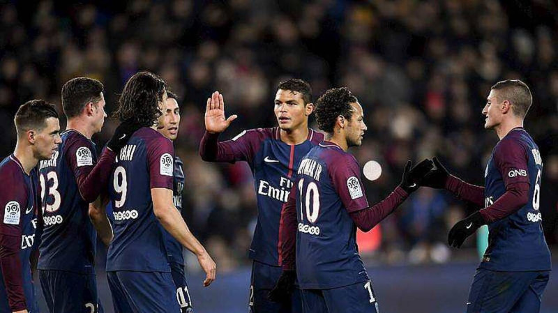 Résultats du jour : PSG domine Dijon, PSV cartonne Zwolle et surprises en Bundesliga