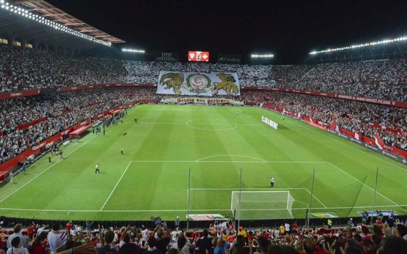 Sevilla FC terrasse le Barça 4-1 : Romero et Adams décisifs en LaLiga