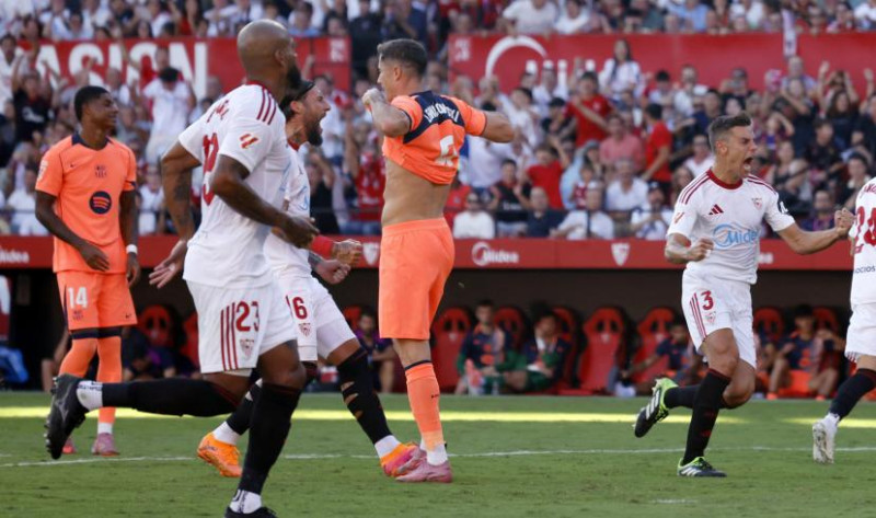 Sevilla terrasse le Barça 4-1 : Romero et Adams font plier les champions