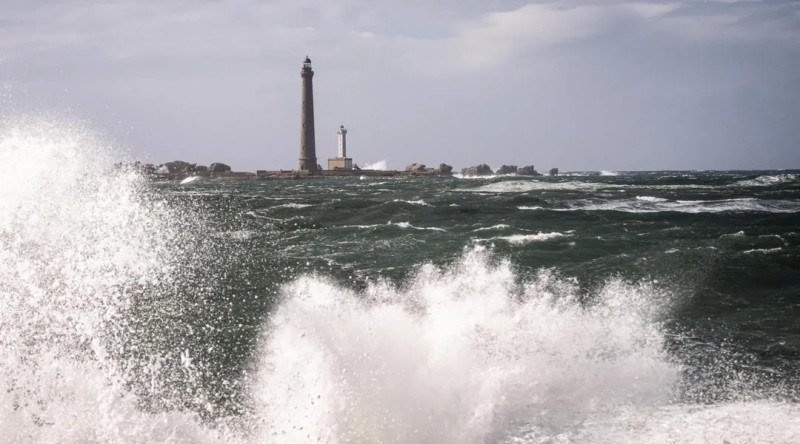 Tempête Amy : Tragédie à Étretat sous les vents furieux