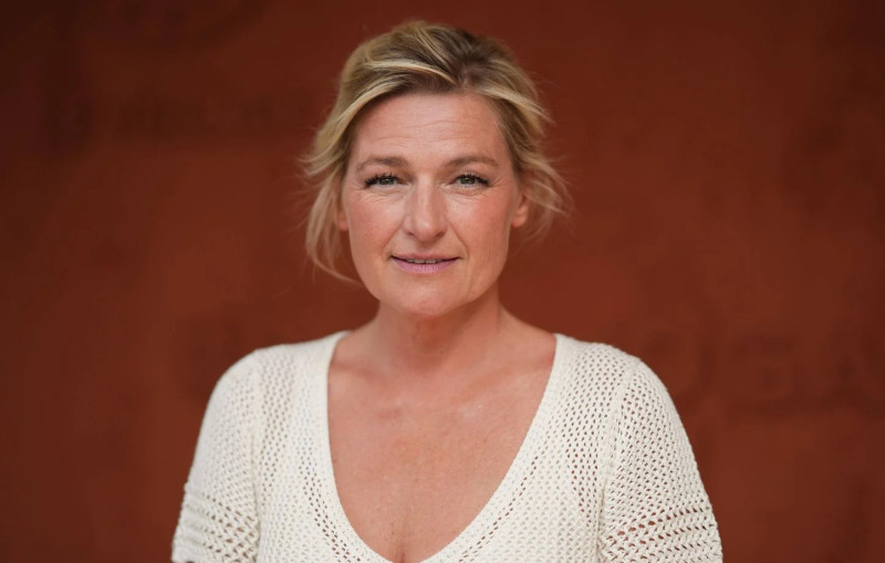 Anne-Élisabeth Lemoine : Une Figure Iconique du Journalisme Français