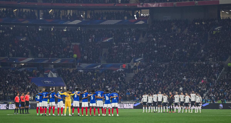 L'équipe de France en pleine action: entre football et solidarité internationale