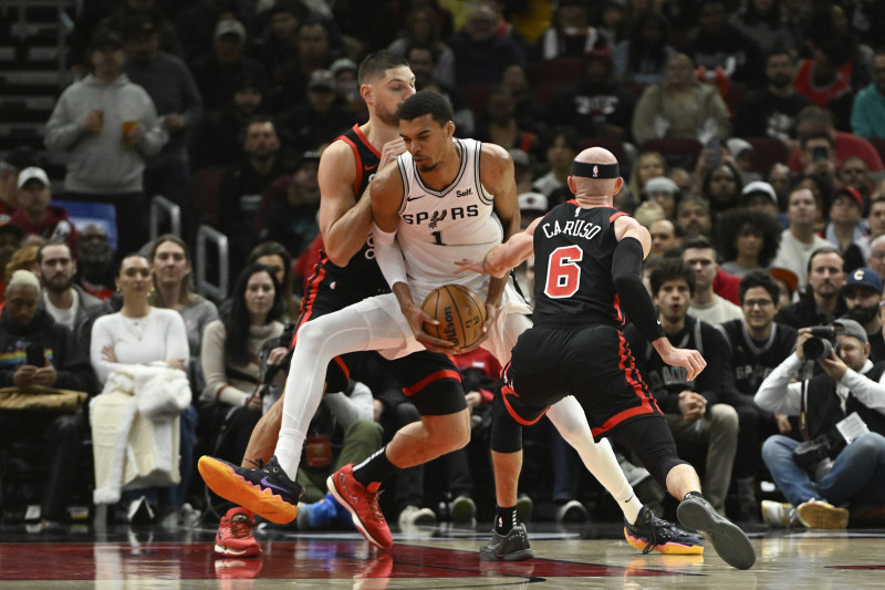 Victor Wembanyama domine les Bulls et booste les Spurs au classement NBA