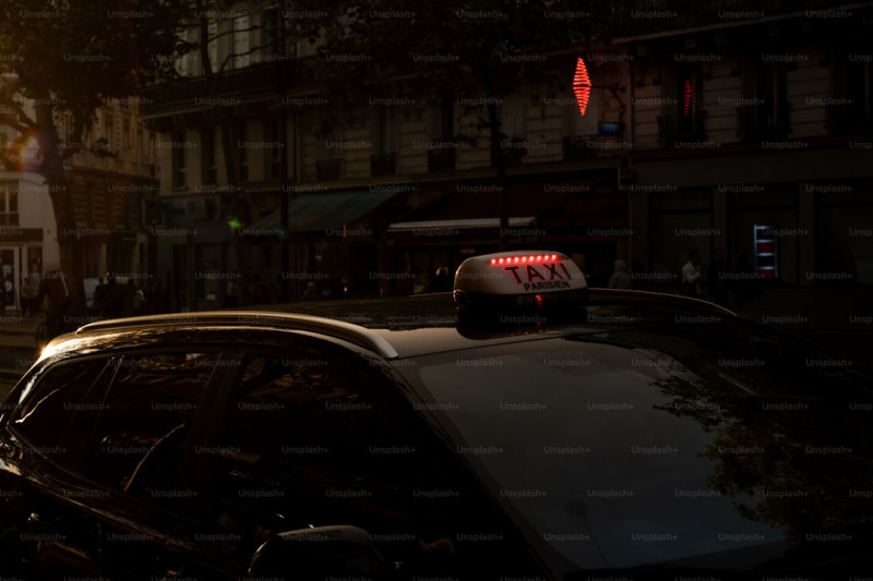 Attaque au couteau dans le métro de Paris : Trois Femmes Blessées, Un Homme Arrêté