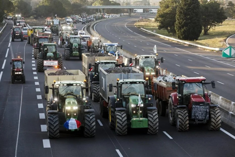 Avignon sous tension : les agriculteurs bloquent les routes en plein hiver