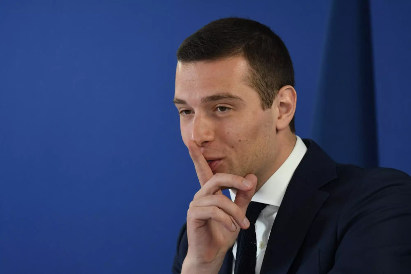 Le malaise entre Roselyne Bachelot et Jordan Bardella dans « Quelle Époque ! » : Un moment mémorable