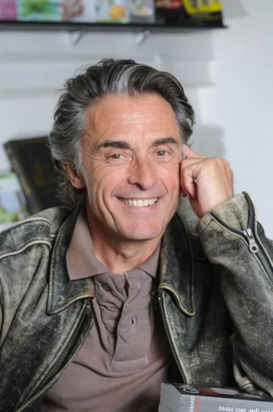 Gérard Holtz: Un Retour Émouvant pour les 50 Ans de Stade 2