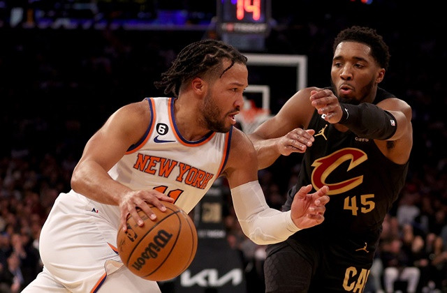New York Knicks Triumph in Thrilling Christmas Day Matchup