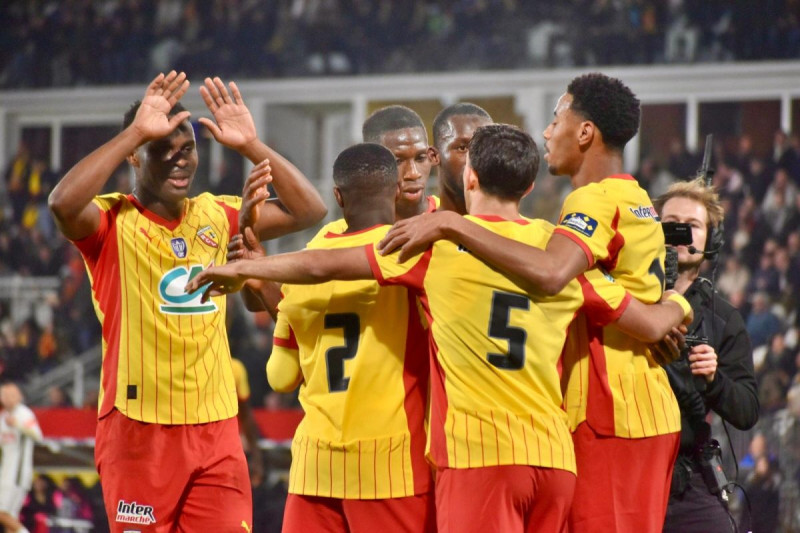 Lens Brille en Coupe de France : Une Victoire Épique Contre Feignies-Aulnoye