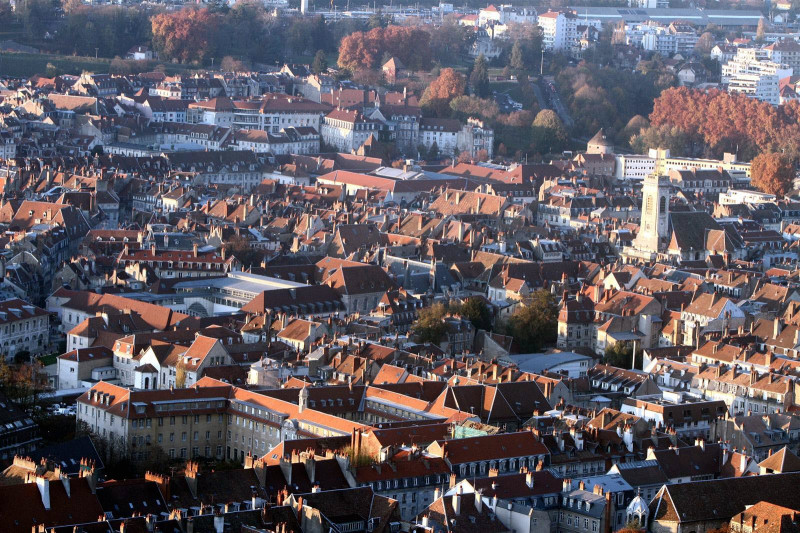 Braquage Violent à Besançon : La Manufacture Losange Cible d'un Attentat