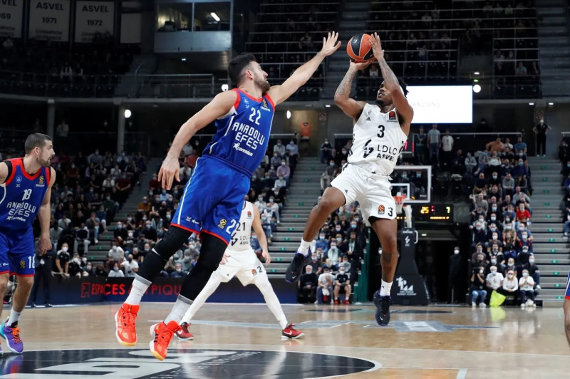 ASVEL Lyon-Villeurbanne et Anadolu Efes : un duel de titans en Euroligue