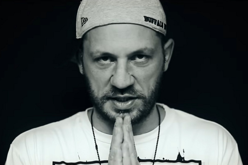 **Dooz Kawa, le poète du rap français, nous quitte à 40 ans