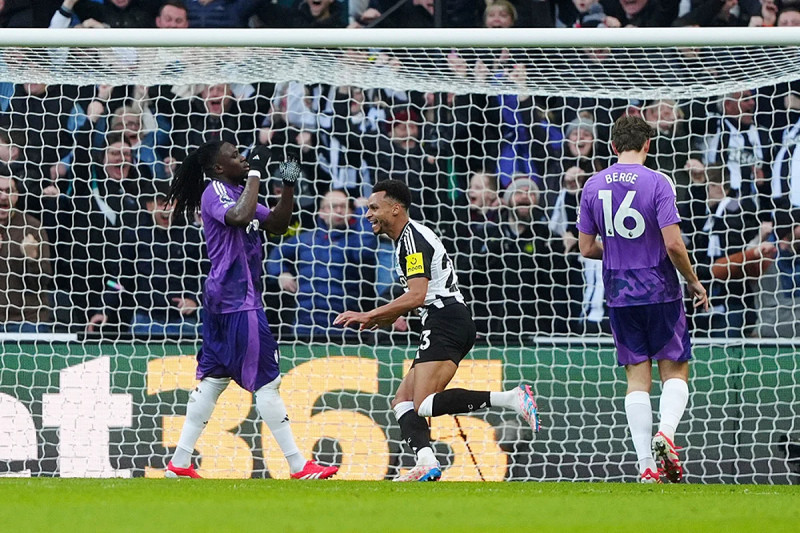 Newcastle et Fulham s'affrontent dans une bataille intense en EFL Cup