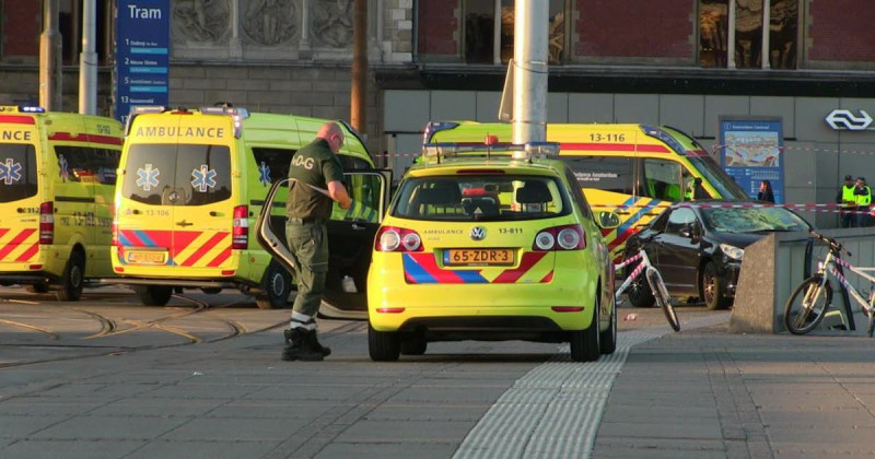 Drame à Nunspeet : Une voiture percute la foule lors d'un défilé de Noël, neuf blessés