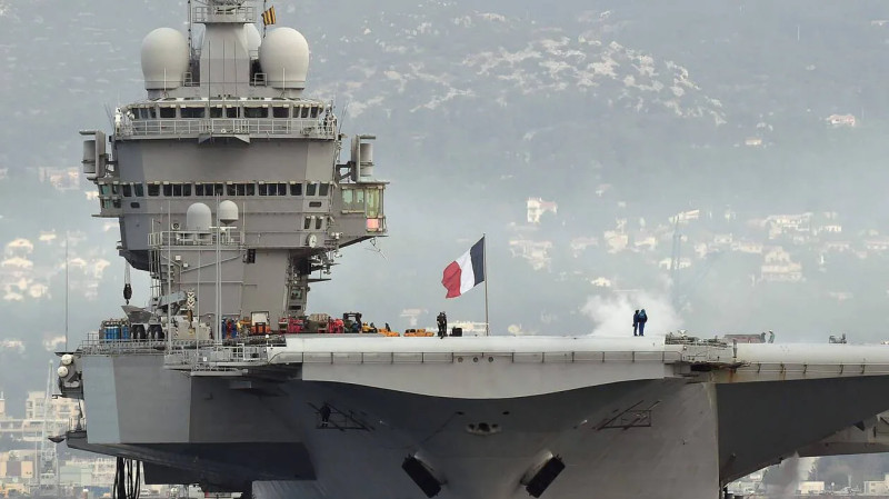Emmanuel Macron Announces Construction of New French Aircraft Carrier