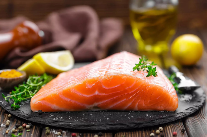 Alerte Sanitaire : Le Saumon Contaminé et les Rappels en Série