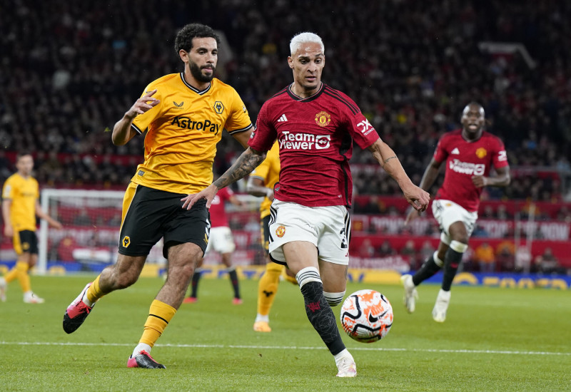 Manchester United Dominates Wolves with Convincing 4-1 Victory