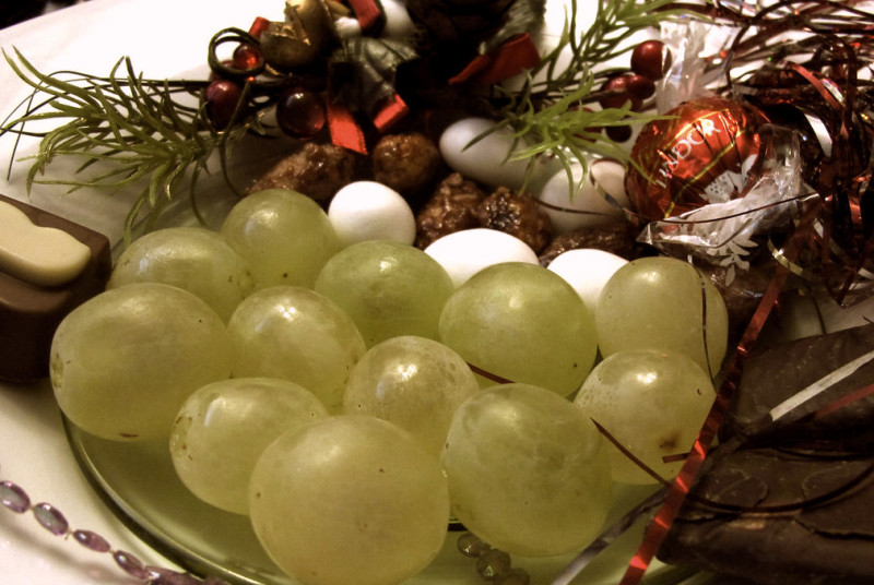 La tradition des 12 raisins du Nouvel An : une coutume pleine de chance et de magie