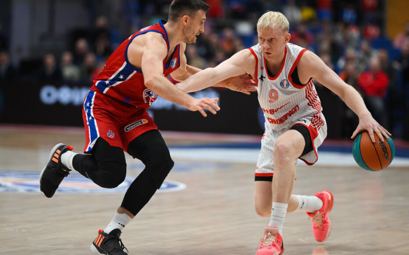 Danii Kasatkin, le basketteur russe devenu hacker: une ascension controversée