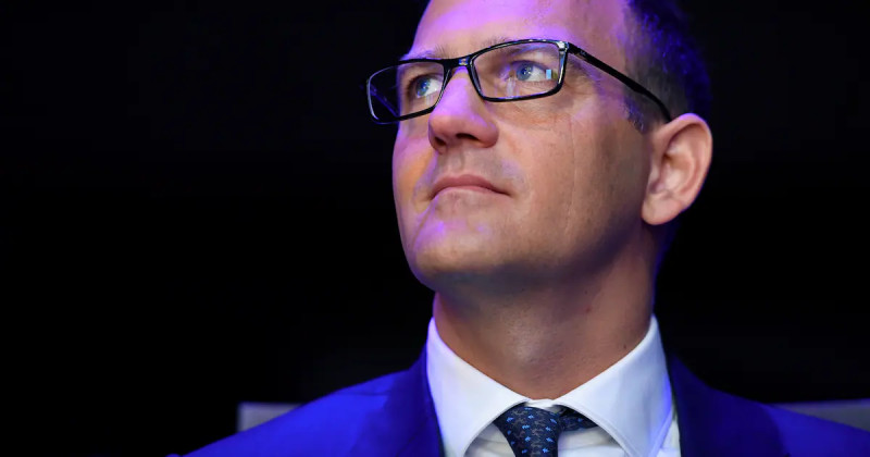 Le milliardaire Daniel Kretinsky lance une OPA sur Fnac Darty