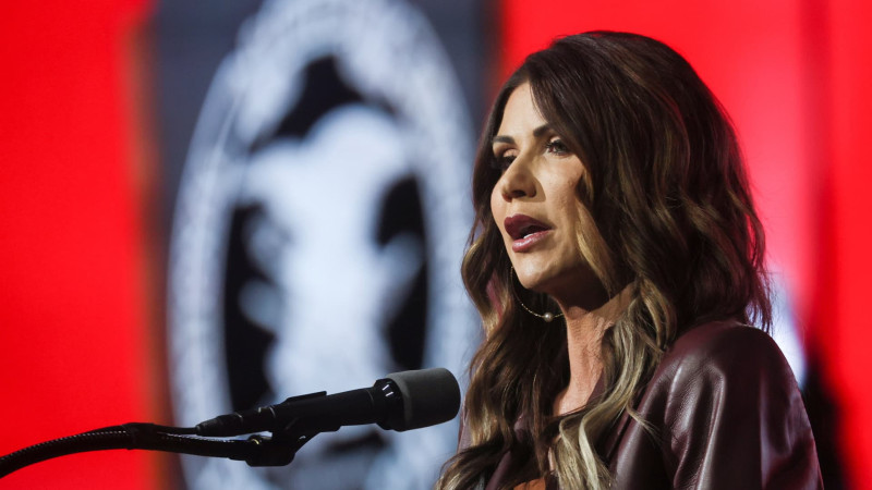 Kristi Noem et le mouvement MAGA : une alliance complexe et controversée