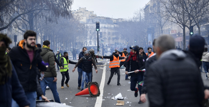 Manifestation à Paris : Manon Aubry, Aurore Lalucq, et Jean-Luc Demarty en première ligne