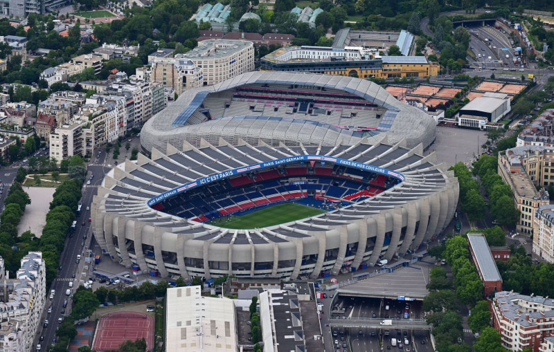 A Historic Intracity Derby at Parc des Princes