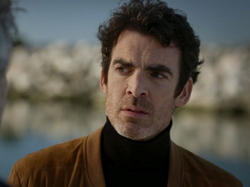 Sacha Manu dans "Un Si Grand Soleil": Une Présence Marquante et Intrigante