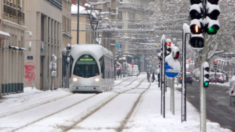 La Neige à Lyon : Comment le Réseau TCL S'adapte en Période de Froid