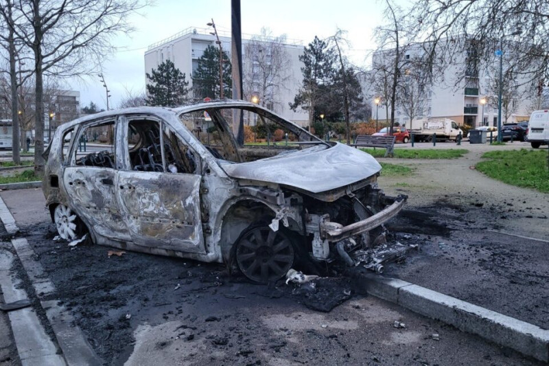 Le bilan dramatique des voitures brûlées pour le Nouvel An 2026