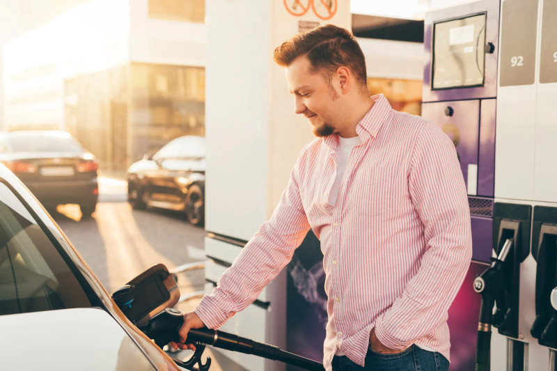La Baisse des Prix du Carburant: Une Réalité Éphémère?