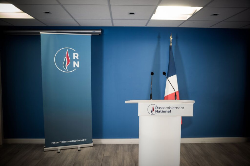 Tension extrême à Carpentras: Hervé de Lepinau en tête, la ville divisée