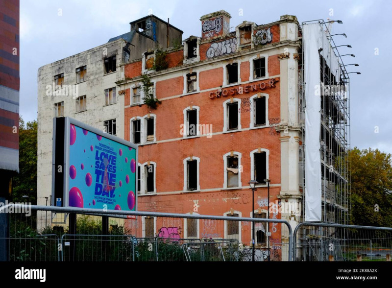 Incendie majeur à l'hôtel Bristol à Paris : 400 personnes évacuées